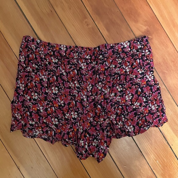 Floral Shorts - Picture 2 of 2